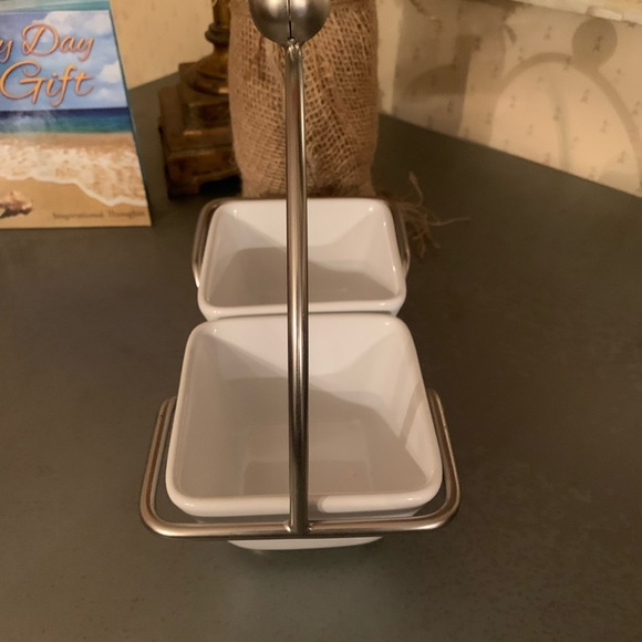 Pampered Chef, SIMPLE ADDITIONS, 2 small square serve bowls with stand. - Picture 2 of 6